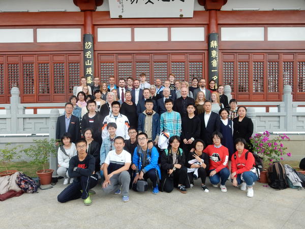 Eutin Delegation in Xinchang mit Schülern