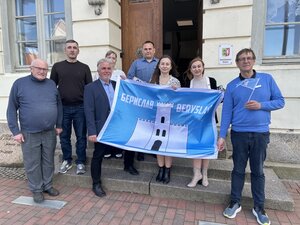Gruppe aus Beryslaw Ukraine vor Rathaus